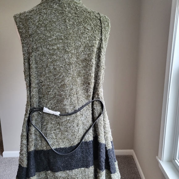 Ryu Taupe/Gray and Black Boucle Knit Snap/Belted Sweater Vest (Size M) - Picture 6 of 16